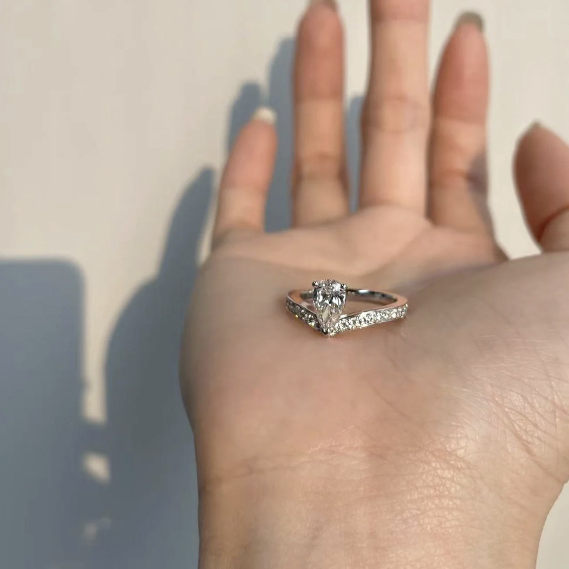 正品18K金培育钻石戒指女梨形钻戒简约小众气质水滴钻戒送女朋友,淘宝优惠券,粉丝福利购,淘宝优惠卷