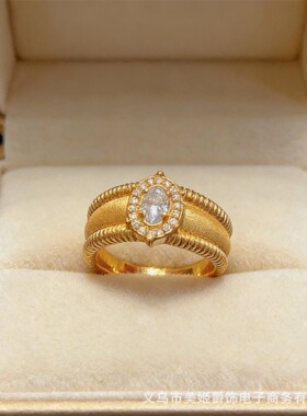 复古四叶草鸽子蛋戒指