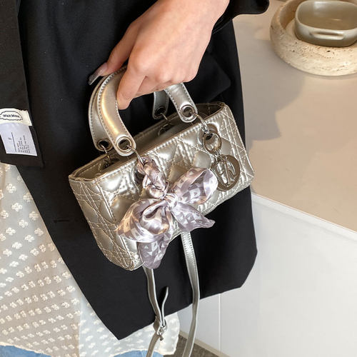 高级感手拎小包包女2025新款潮时尚菱格手提包百搭休闲斜挎通勤包 - 图3