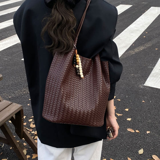 High-end vintage woven tote bag shoulder commuter bag