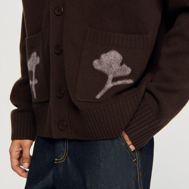 季末6折SANDRO2025秋冬新款男装花朵图案深棕色绵羊毛针织开衫,淘宝优惠券,粉丝福利购,淘宝优惠卷