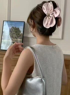 美人余余梦李一桐同款缎面光泽立体花瓣抓夹后脑勺盘发鲨鱼夹发饰