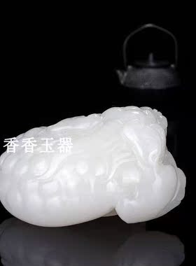 天然新疆和田玉霸王貔貅手把件