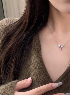 爱意成结蝴蝶结银色锁骨链女