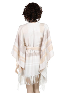 Crisp waistband with slimming lines and warm split shawl wi