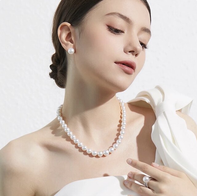 2025 new popular model Ni Ni's same pearl necklace high-end strong light round versatile white pearl necklace for women