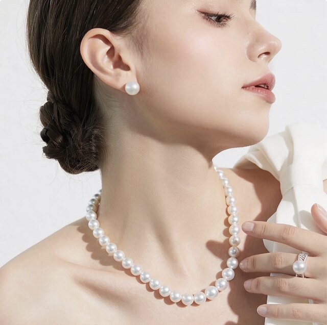 2025 new popular model Ni Ni's same pearl necklace high-end strong light round versatile white pearl necklace for women