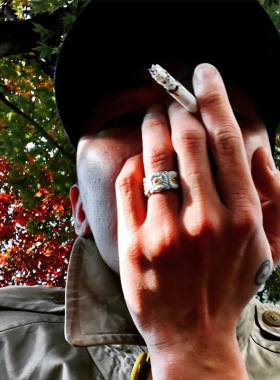 GD权志龙同款镶满锆雏菊向日葵戒指男女百搭简约轻奢小众指环开口
