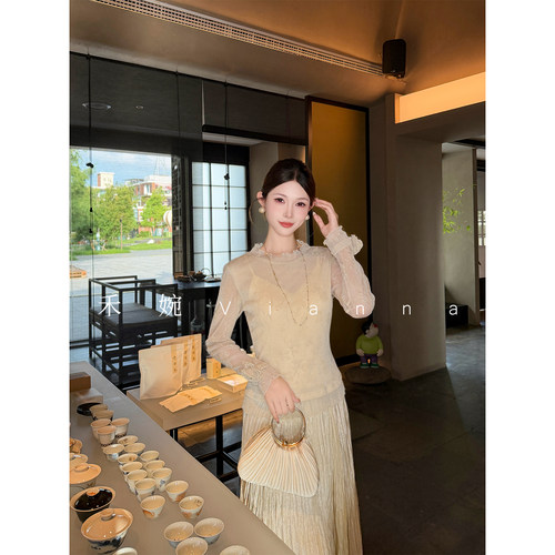 禾婉【玫瑰卷】玫瑰花水晶植绒轻奢老钱风打底衫百搭圆领修身上衣 - 图0