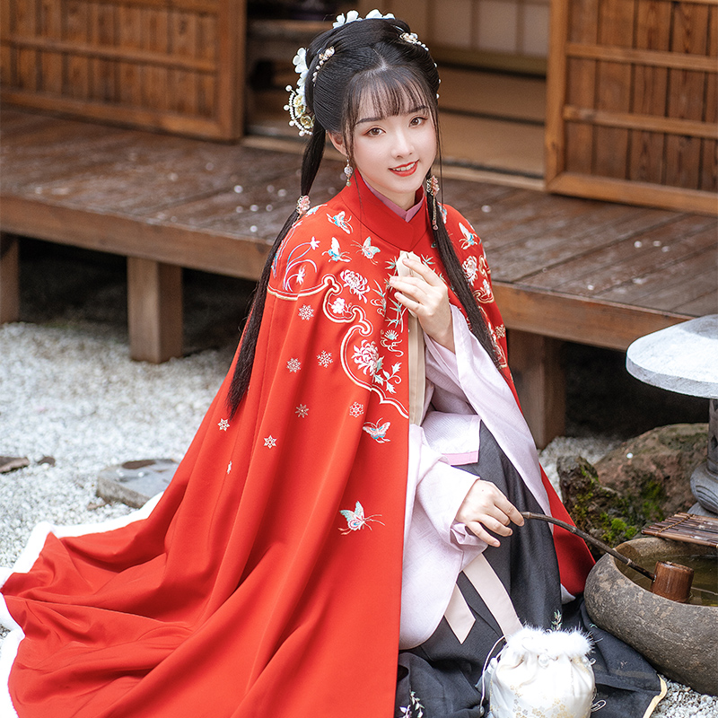 重回汉唐旗舰店重回汉唐念春归汉服女正品原创绣花重工刺绣加绒加厚披风斗篷冬款0