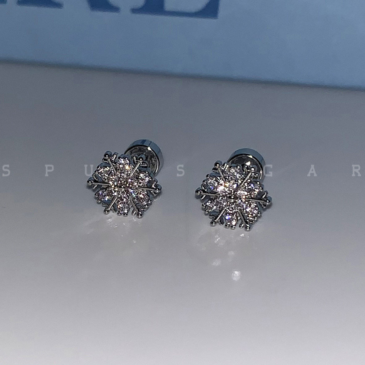 爆闪小雪花锆石耳骨钉钛钢平底闪钻精致耳蜗钉小众防过敏耳环女,淘宝优惠券,粉丝福利购,淘宝优惠卷