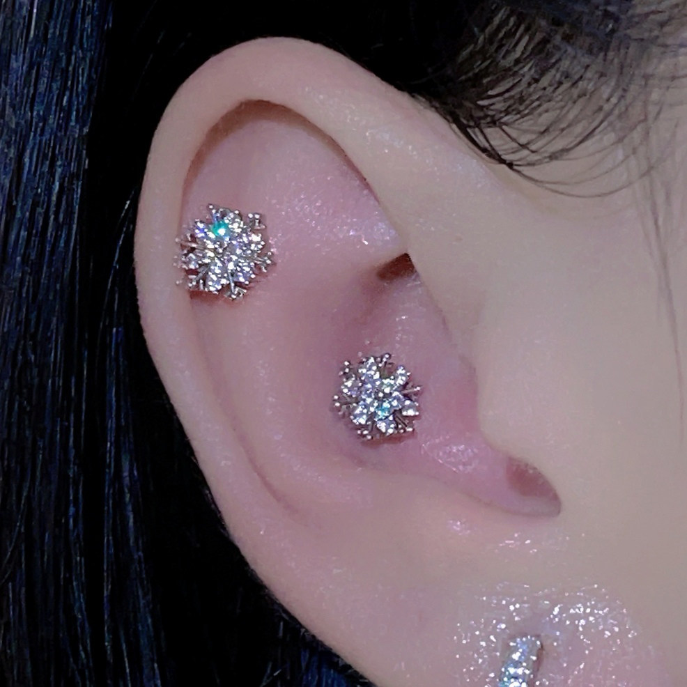 爆闪小雪花锆石耳骨钉钛钢平底闪钻精致耳蜗钉小众防过敏耳环女,淘宝优惠券,粉丝福利购,淘宝优惠卷