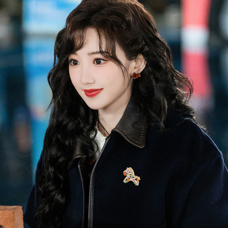 可爱小马胸针女彩色气质高级感新年新款别针毛衣大衣小众设计配饰,淘宝优惠券,粉丝福利购,淘宝优惠卷