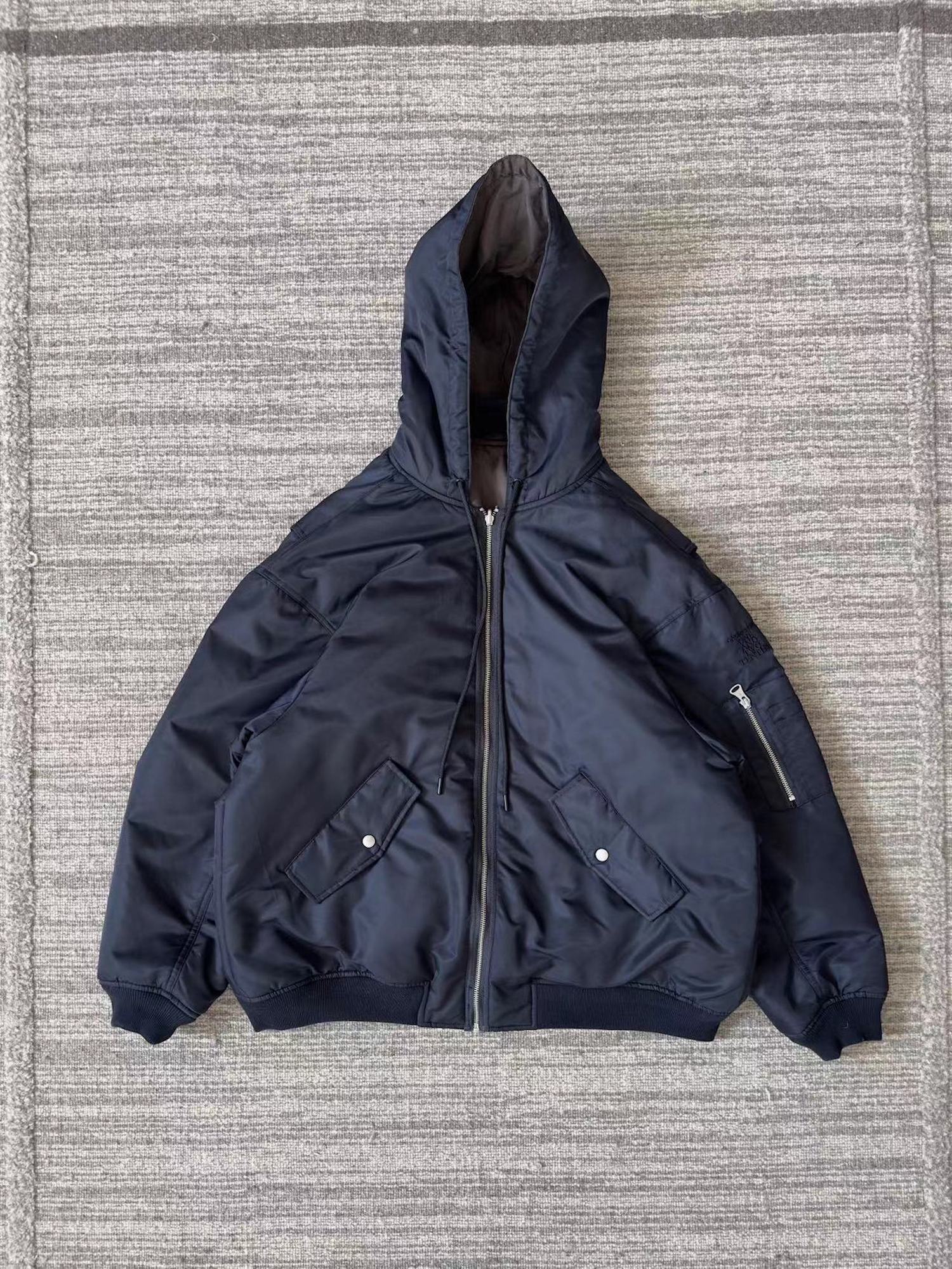 Gnomes lab 23AW 尼龙刺绣两面穿铜氨丝内里连帽飞行服夹克 - 图2
