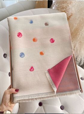 2026新款清新彩色波点仿羊绒围巾女秋冬季披肩外搭圆点保暖学生
