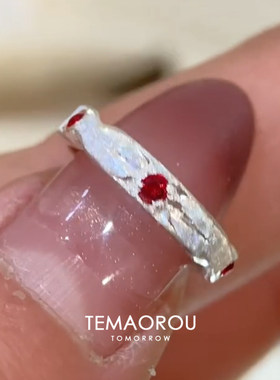银色拉丝红色镶钻戒指