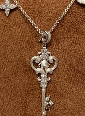 拉丝鸢尾花仙女棒钥匙项链