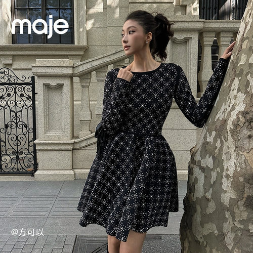 季末7折Maje博主同款2025秋冬新款女装法式仿钻饰收腰针织连衣裙 - 图0