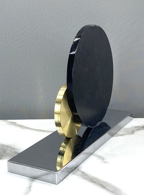 金属黑金屏风：简约欧式客厅装饰