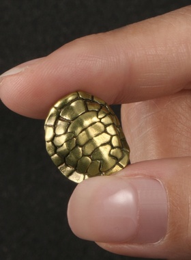 黄铜龟壳挂饰：寓意长寿吉祥