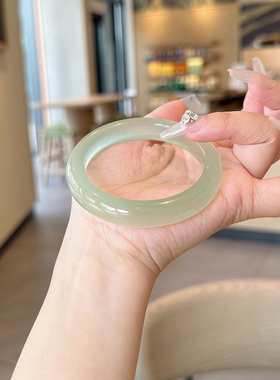 媲美晴水色天然岫玉手镯和田玉