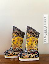Imitation Palaces old collection of yellow satin embroidered golden dragon tattoo dragon tattoo Emperor boots on the building of the emperors Longboot Qing Palace
