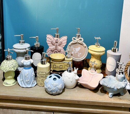 外贸样品复古蝴蝶陶瓷皂液器浴缸洗手液瓶浴室柜多款沐浴露瓶造型 - 图0