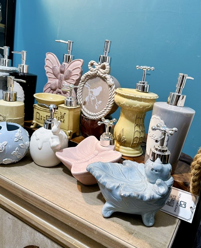 外贸样品复古蝴蝶陶瓷皂液器浴缸洗手液瓶浴室柜多款沐浴露瓶造型 - 图2