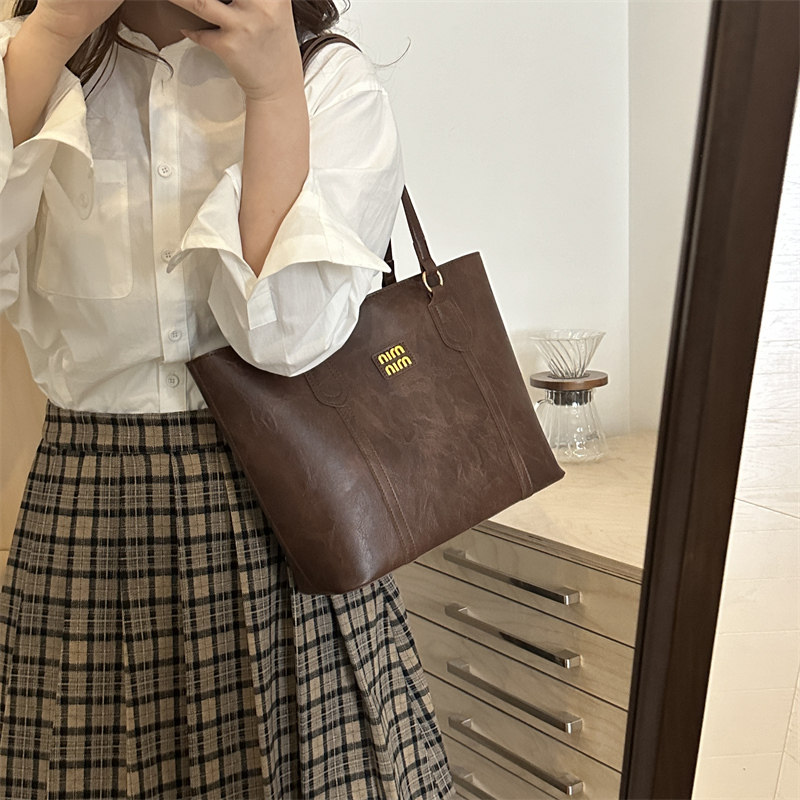 大容量洋气包包女2025新款时尚质感单肩包小众爆款通勤复古托特包,淘宝优惠券,粉丝福利购,淘宝优惠卷