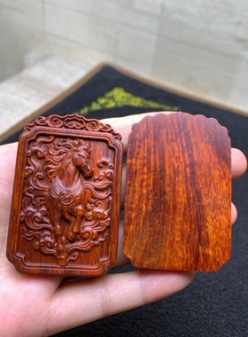 【品名】马上来财 【材质】印度小叶紫檀 【尺寸】4×6×1cm