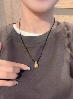 明星同款水波纹水滴吊坠黑绳项链