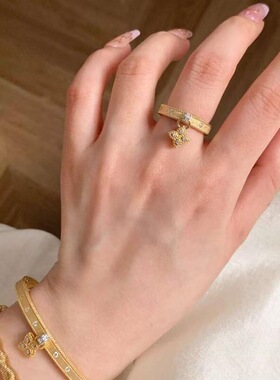 vintage中古风老花四叶草戒指轻奢高级感重工拉丝可调节镶钻女