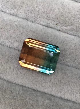 天然西瓜碧玺戒面西瓜碧玺裸石戒面双色分明晶体全净24.56克拉