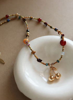 时尚彩色多巴胺天然石樱桃串珠项链配饰女款轻奢小众高级感锁骨链
