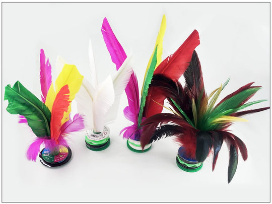 Красочный волан из гусиных перьев для спортивных и фитнес-соревнований среднего и старшего возраста.