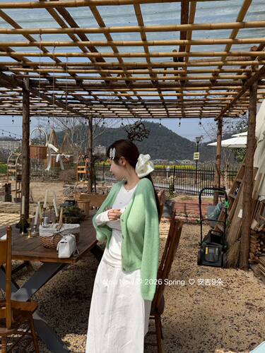 2026春季新款韩版宽松百搭休闲长袖针织开衫女时尚纯色V领上衣潮 - 图1