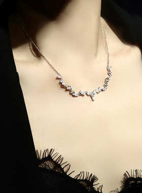 气质轻奢修饰锁骨项链
