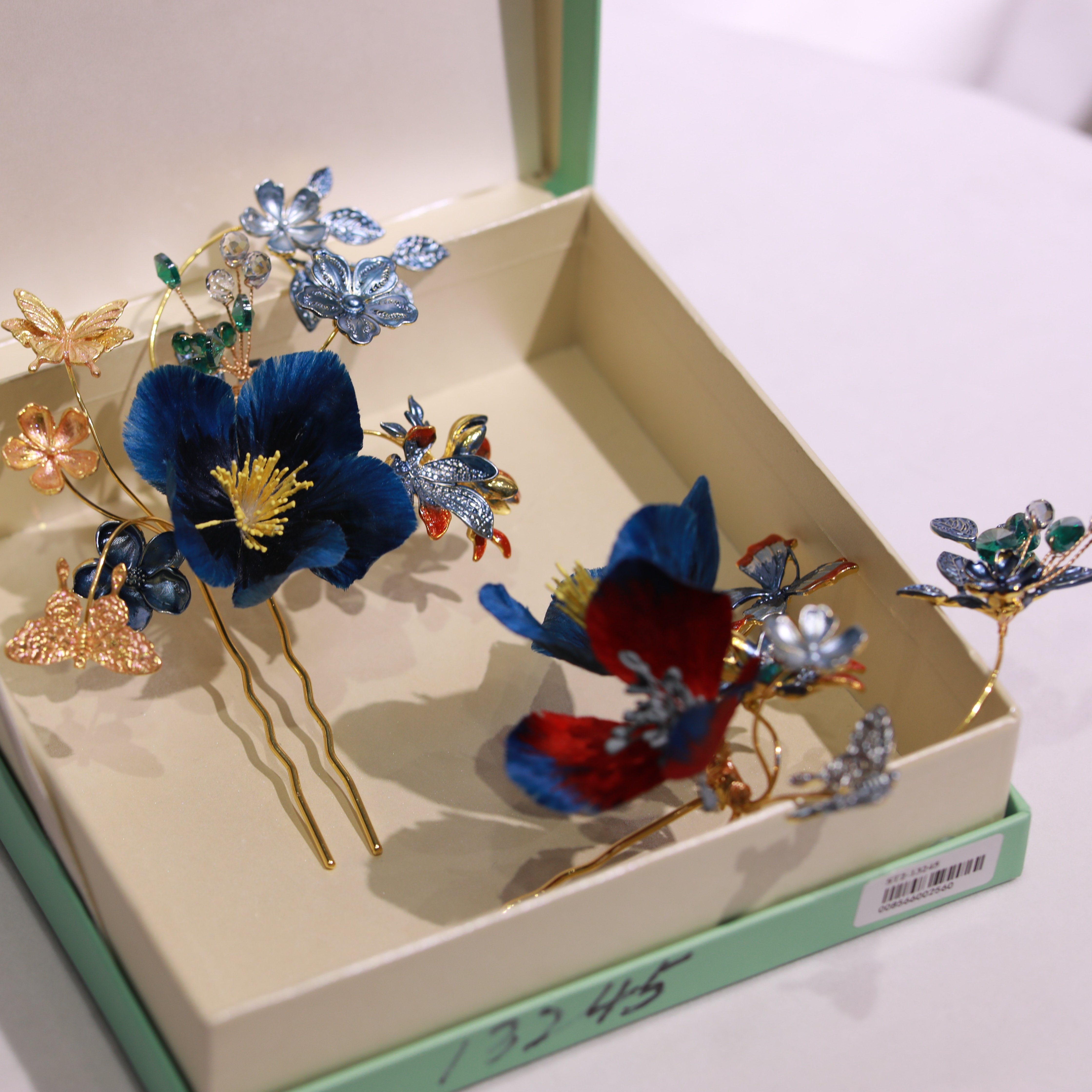 正品ETE红蓝渐变绒花国风造型头饰新娘晨袍礼服发饰13320,淘宝优惠券,粉丝福利购,淘宝优惠卷