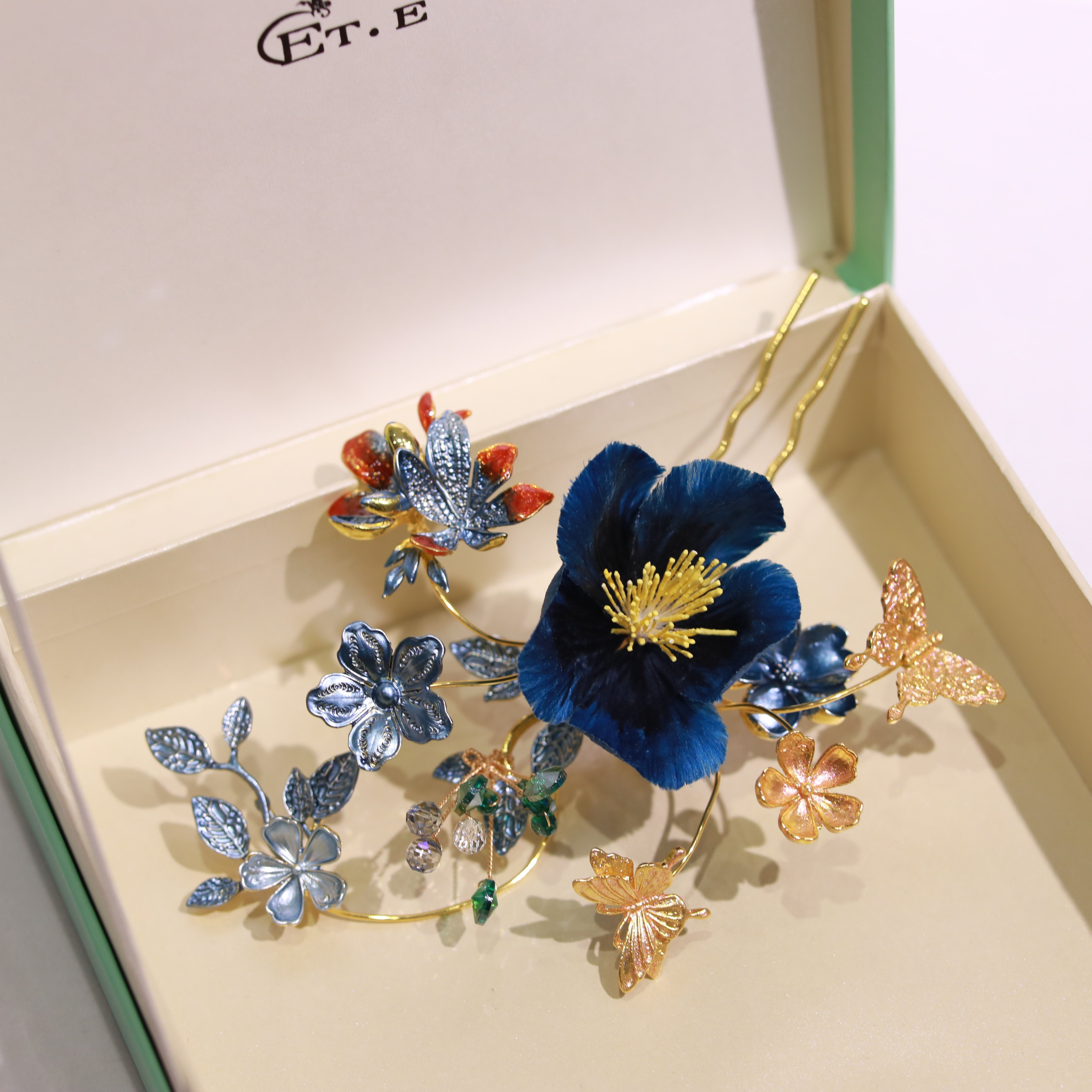 正品ETE红蓝渐变绒花国风造型头饰新娘晨袍礼服发饰13320,淘宝优惠券,粉丝福利购,淘宝优惠卷