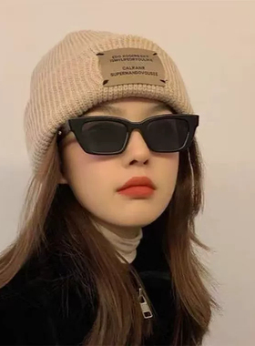 新款旅游猫眼墨镜轻酷感小框太阳镜欧美ins风辣妹氛围感黑框墨镜