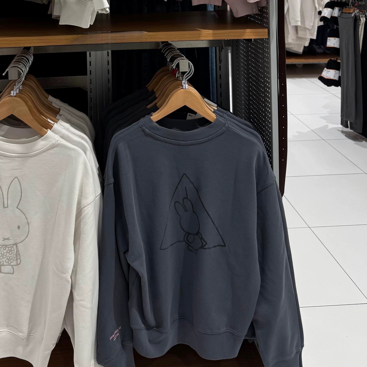 男装女装新款宽松显瘦百搭圆领长袖米菲卫衣485661 483277 485662 - 图0