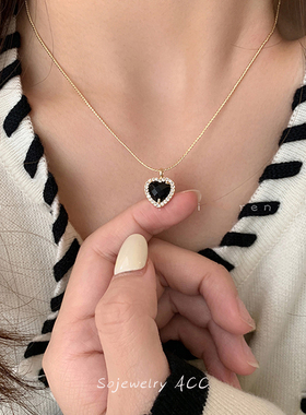 法式轻奢黑色爱心项链精致锁骨链