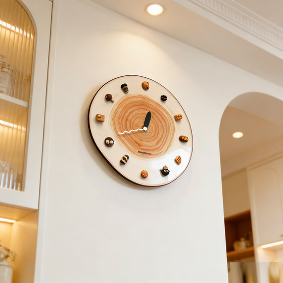 Creative Art Cute Wall Clock Modern Simple Table