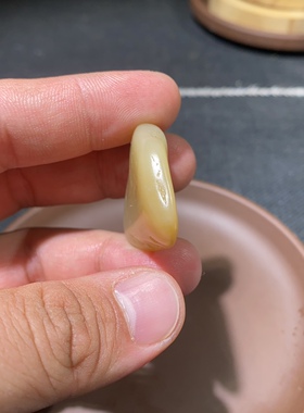 捡漏价新疆和田玉山流水糖玉籽料原石牌子挂件可雕刻可收藏