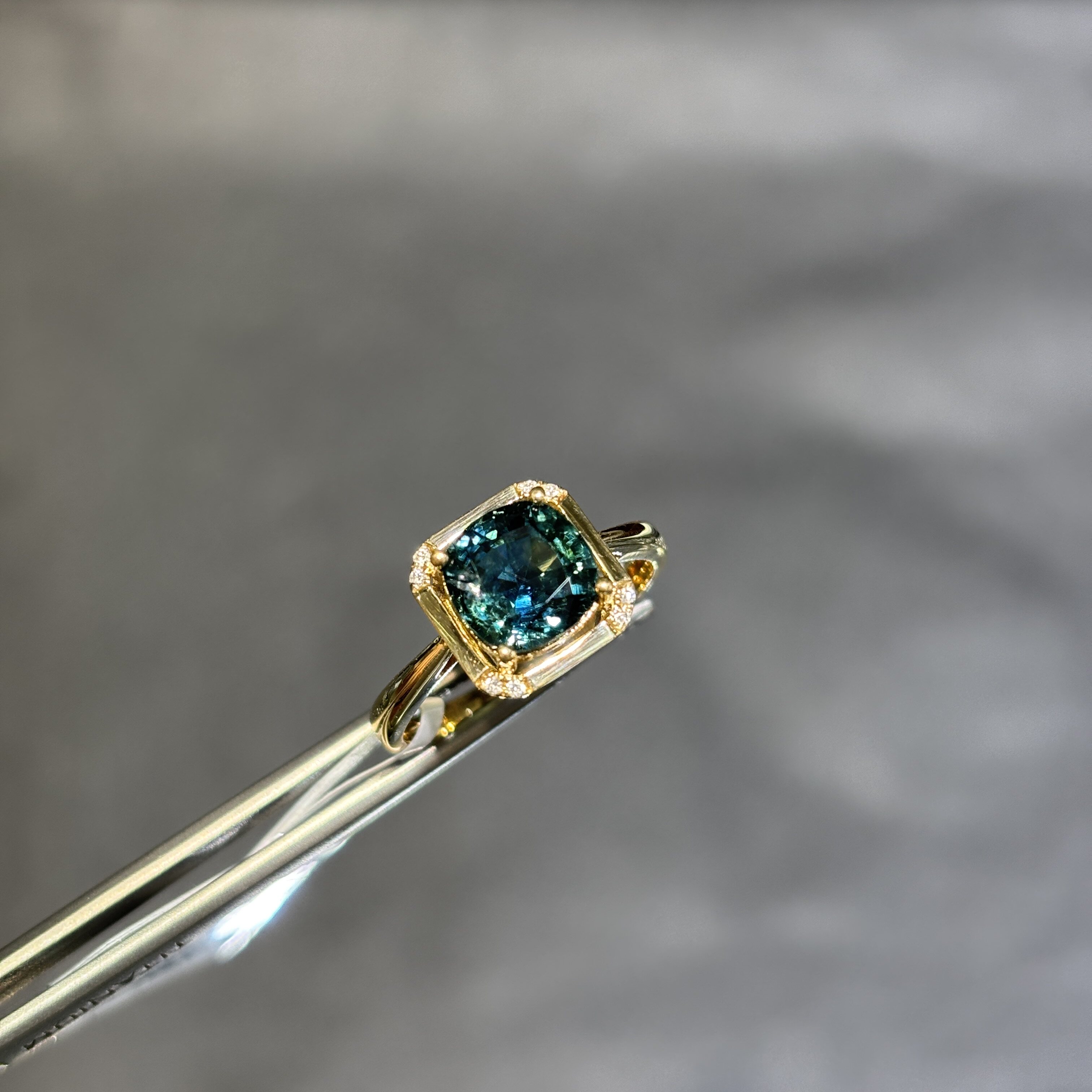 18K non-fired green sapphire ring cushion shape with diamonds