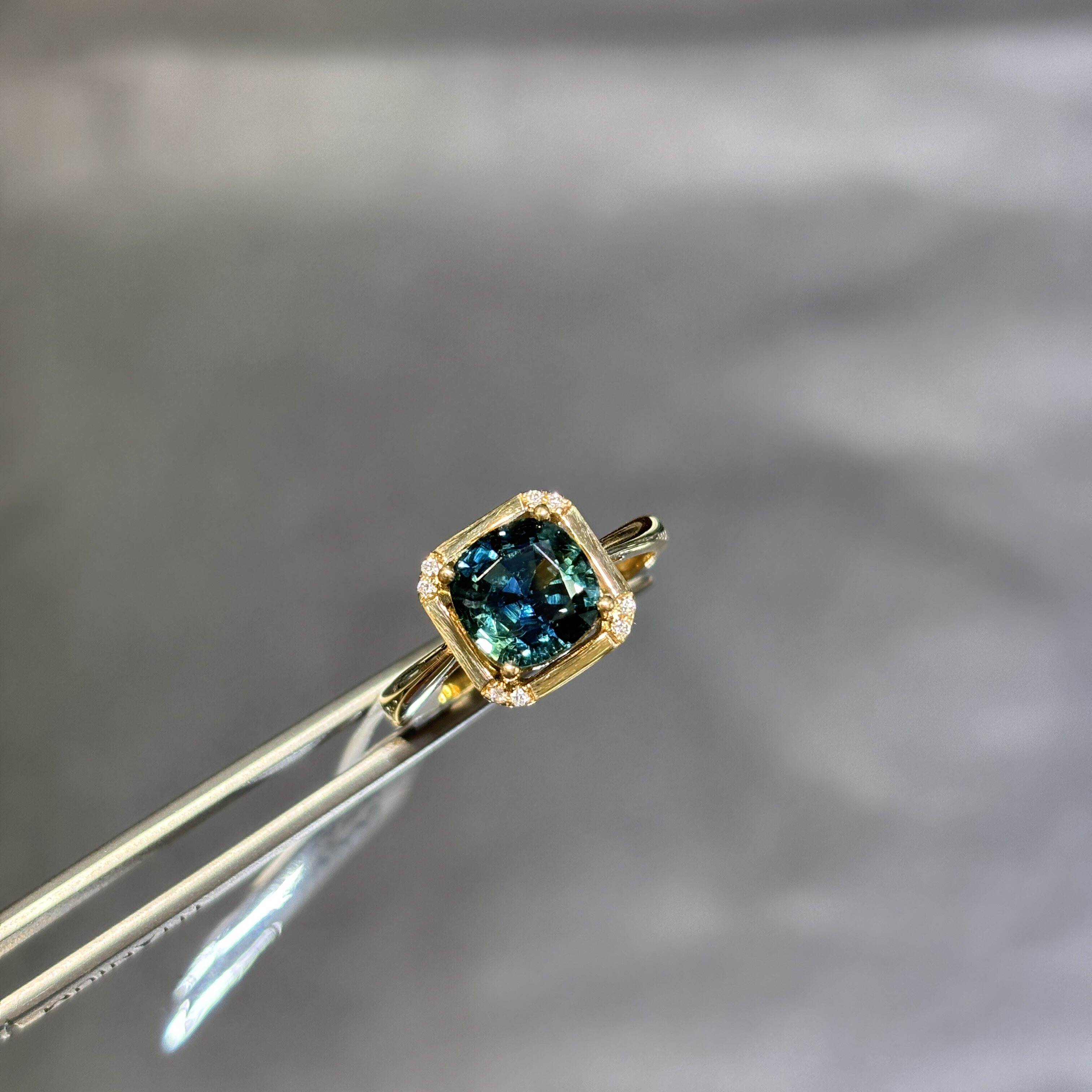 18K non-fired green sapphire ring cushion shape with diamonds