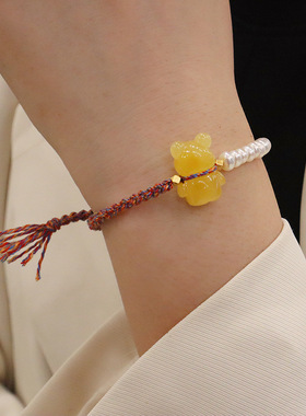 新款潮创意可爱天然珍珠手串轻奢蜜蜡小熊招财猫中式手链女