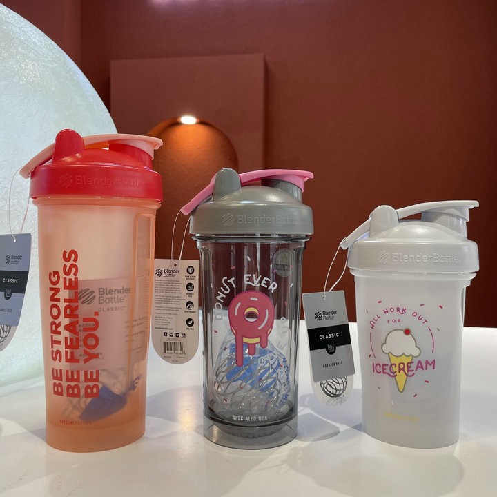 美国BlenderBottle 经典蛋白粉摇摇杯运动水杯健身杯奶昔杯带刻度 - 图1