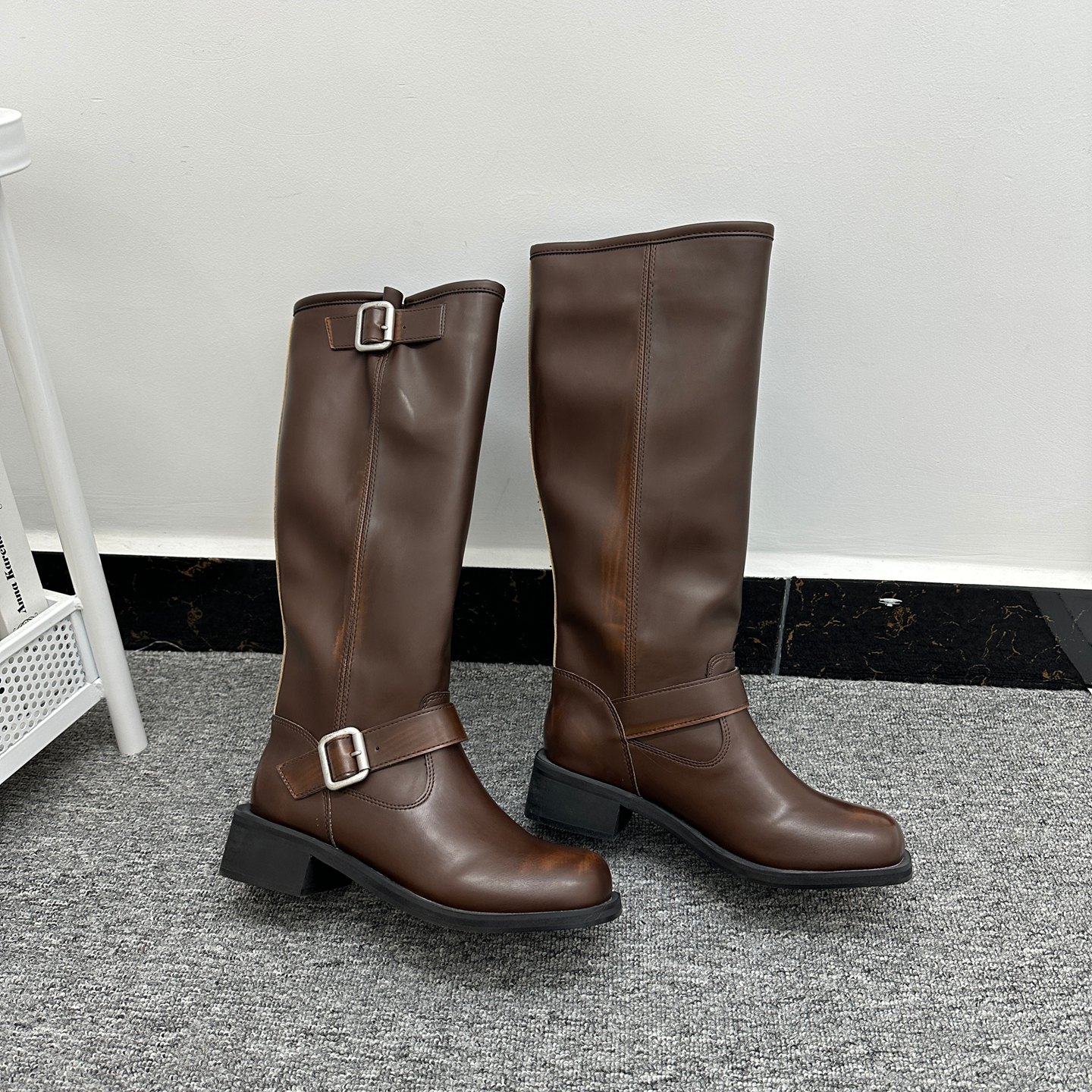 25秋冬款 外贸复古风搭扣机车靴做旧擦色美拉德粗跟高筒骑士靴女 - 图2