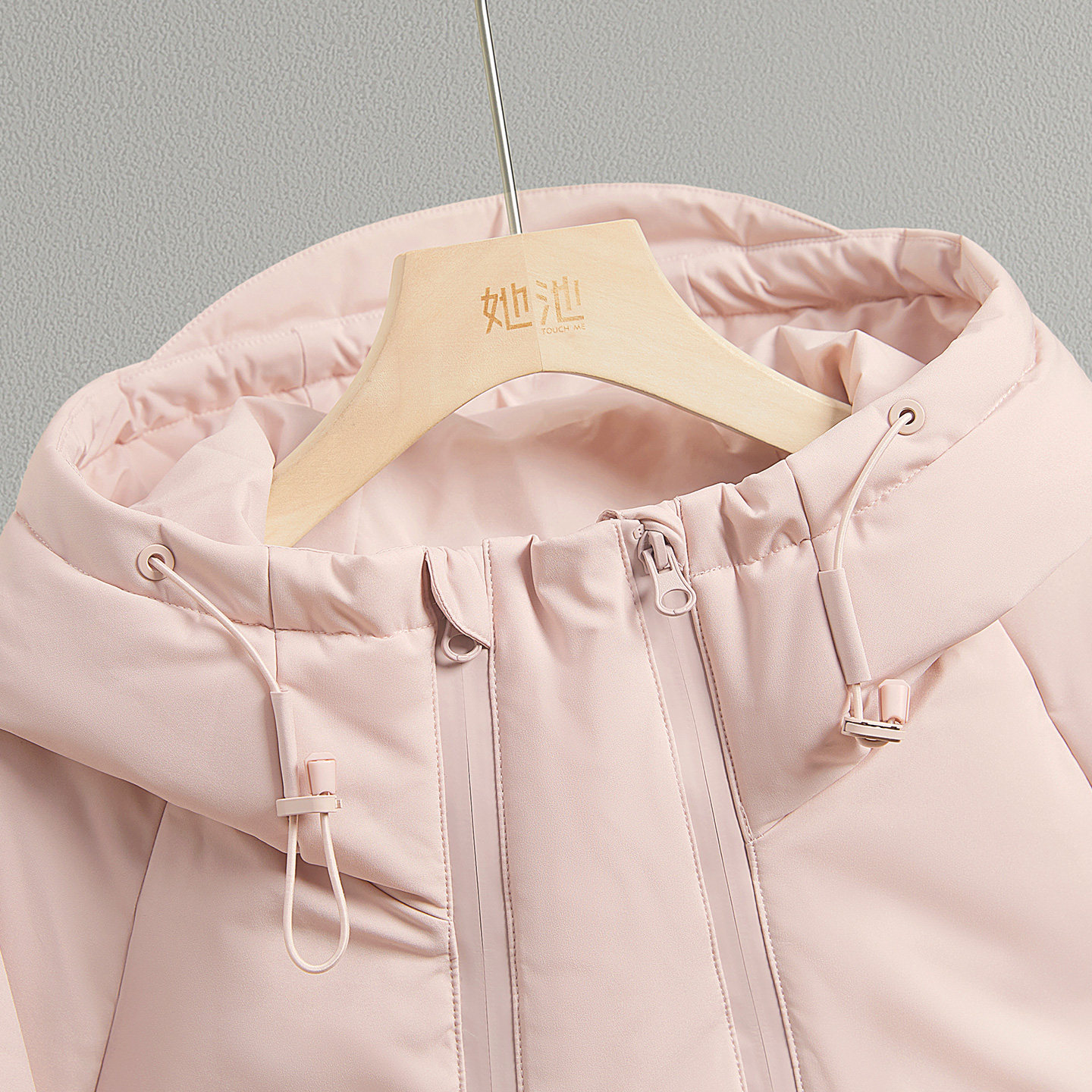 她池连帽羽绒服2025冬季新款女装休闲风拉链长袖短款宽松款外套